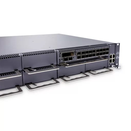 BL-MXP-200G-CM201, 20x10G SFP+ és 1x200G CFP2 Muxponder, 1/2 bővítőhelyen